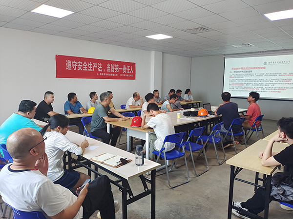 遵守安全生產(chǎn)法，當(dāng)好第一責(zé)任人